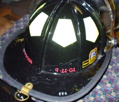 aimg.photobucket.com_albums_v487_sirmouse_fire_20stuff_helmet_P1030874.jpg