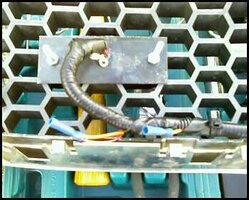 ai233.photobucket.com_albums_ee229_hawkspringsfire_Ford_20Escape_20Install_grille6.jpg