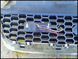 ai233.photobucket.com_albums_ee229_hawkspringsfire_Ford_20Escape_20Install_grille1.jpg