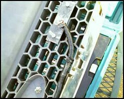 ai233.photobucket.com_albums_ee229_hawkspringsfire_Ford_20Escape_20Install_grille3.jpg