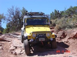 ai149.photobucket.com_albums_s44_linemanjas_Jeep_MOAB2006014.jpg