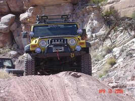 ai149.photobucket.com_albums_s44_linemanjas_Jeep_MOAB2006022.jpg