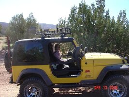 ai149.photobucket.com_albums_s44_linemanjas_Jeep_MOAB2006002.jpg