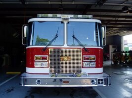 ai170.photobucket.com_albums_u259_amccullers_EFD_20trucks_P1010008_2.jpg