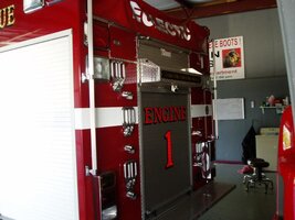 ai170.photobucket.com_albums_u259_amccullers_EFD_20trucks_P1010010_1.jpg