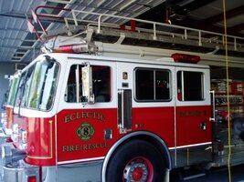 ai170.photobucket.com_albums_u259_amccullers_EFD_20trucks_P1010016_1.jpg