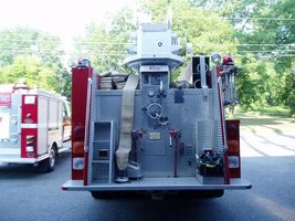 ai170.photobucket.com_albums_u259_amccullers_EFD_20trucks_P1010014_1.jpg