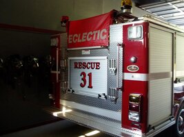 ai170.photobucket.com_albums_u259_amccullers_EFD_20trucks_P1010020_2.jpg