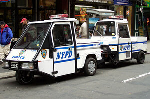 aimages.thecarconnection.com_med_nypd__cushmans_by_flickr_user_tom_hoboken_100304338_m.jpg
