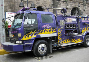 alh5.ggpht.com__C9zOzLEte2o_Sg6c_N9GMFI_AAAAAAAACI8_RkedMOS4s90_purple_fire_truck.jpg