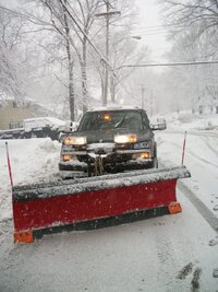 ai300.photobucket.com_albums_nn4_JJLMC_truck_2003_20chevy_plowing002.jpg