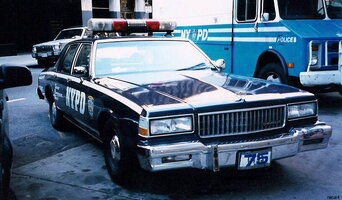 ai1000.photobucket.com_albums_af128_sheriff77_Old_20police_20cars_cap192.jpg