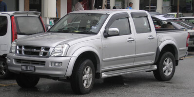 aupload.wikimedia.org_wikipedia_commons_1_15_Isuzu_D_Max__first_generation___front___Serdang.jpg