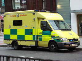 aupload.wikimedia.org_wikipedia_commons_b_bc_London_Ambulance_at_Abbey_Road.jpg