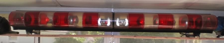 ai196.photobucket.com_albums_aa13_wfdstation42_elightbars_SANY00011.jpg