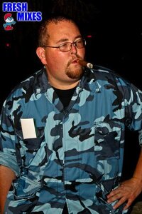 ai32.photobucket.com_albums_d20_kitn1mcc_kits_20pic_cigartime.jpg