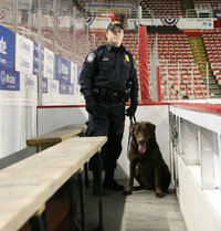 ai66.photobucket.com_albums_h277_cbpdogboy_redbench_1_1.jpg
