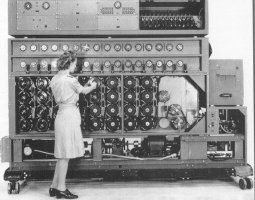 awww.cryptomuseum.com_crypto_bombe_img_us_bombe_full.jpg