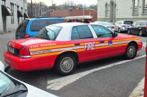 FDNY Ford Crown Victoria 4.jpg
