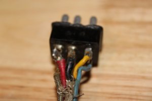 Siren-To-Controller Plug Alt View 2.JPG